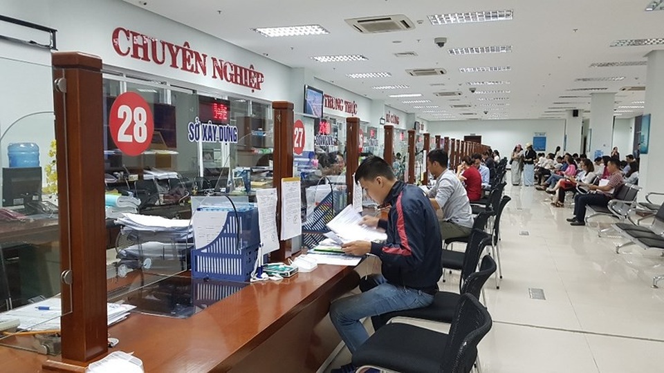 Đà Nẵng khởi kiện 32 nhân tài vi phạm hợp đồng - 1 Khu vực một cửa tại Trung tâm hành chính TP Đà Nẵng. Ảnh: TẤN VIỆT