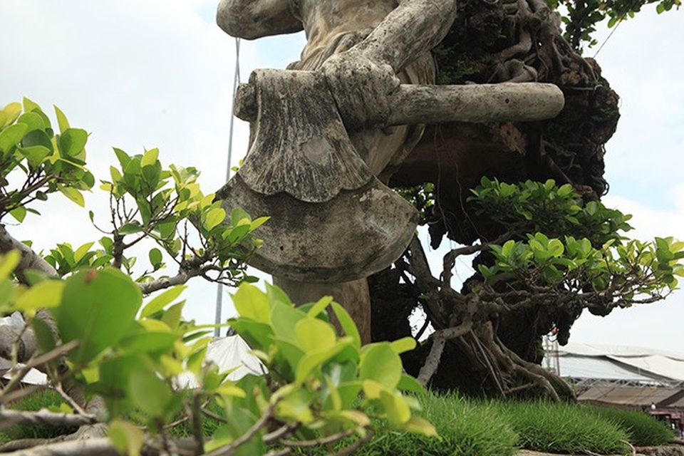 Xôn xao “cây Thạch Sanh” được báo giá hơn 4 tỷ đồng ở Hải Dương - 4
… và quan trọng là ông có được một tình yêu đẹp với người bạn đời nết na, chung thủy