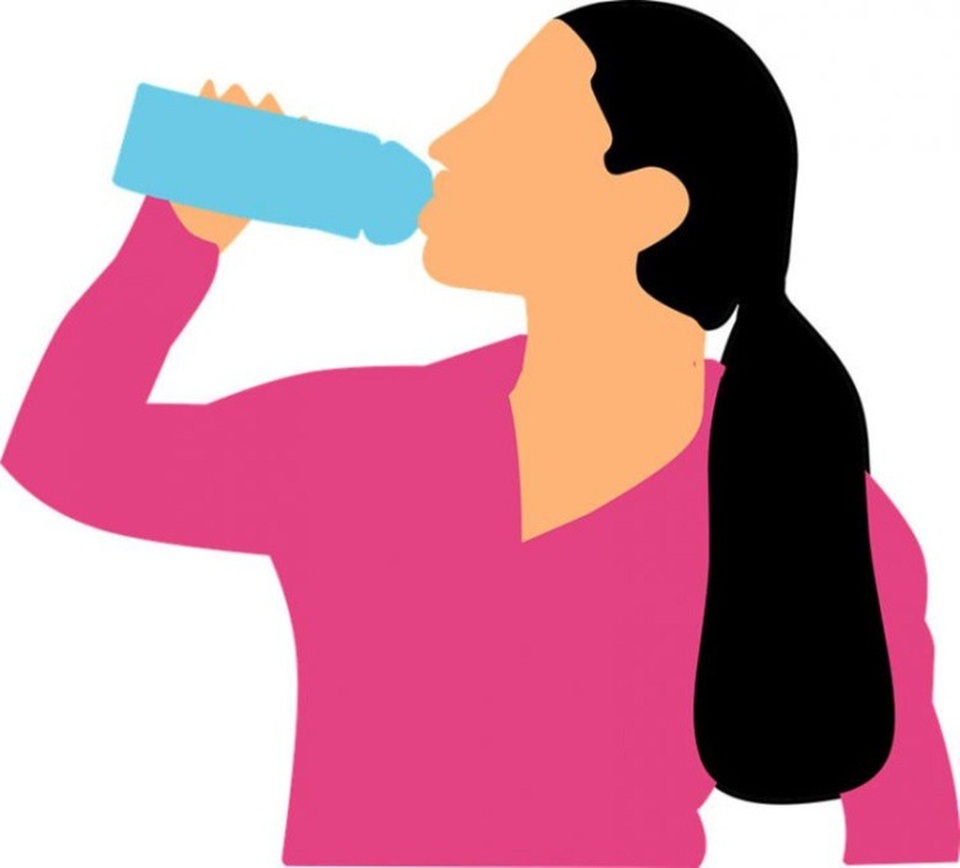 Trả hơn 1000 đô la cho 9 chai nước "thay đổi vận số" - 2 Vì là “nước quý” nên Yang và em gái chỉ được uống một chút mỗi ngày