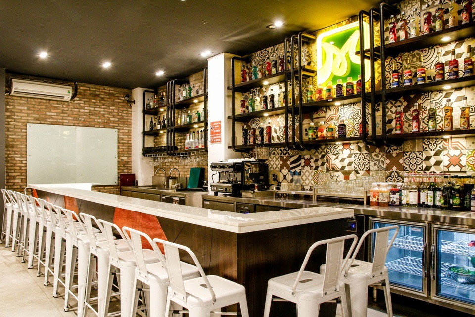 Khám phá 5 sự thật về nghề bar trưởng - 3
Không gian quầy bar luôn đảm bảo gọn gàng, ngăn nắp.