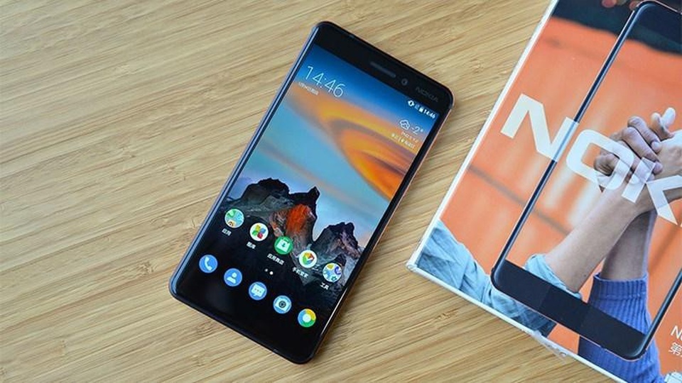 Bộ đôi smartphone mới nhất của Nokia: tăng cường hiệu năng, giá tốt, nhận quà hấp dẫn - 4 Trong khi đó, Nokia 6 mới là bản nâng cấp của Nokia 6 với thiết kế tương tự phiên bản cũ. Máy có màn hình 5,5 inch cùng độ phân giải Full HD, tỷ lệ màn hình 16:9, mặt kính cong 2.5D giúp máy hiển thị khá sắc nét với góc nhìn rộng