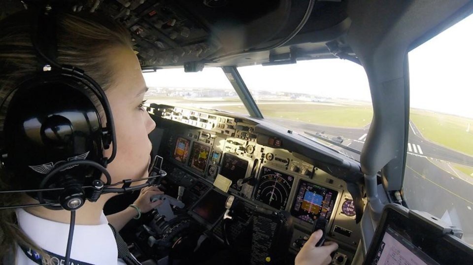 Khoảng cách giữa những ước mơ và trở thành hiện thực đó là việc rèn luyện, đây chính là câu châm ngôn của nữ phi công Eva.