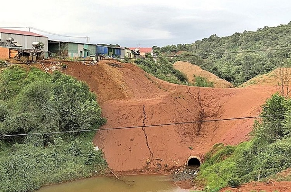 Sau một năm khôi phục, hiện trạng của con suối vẫn chưa có thay đổi