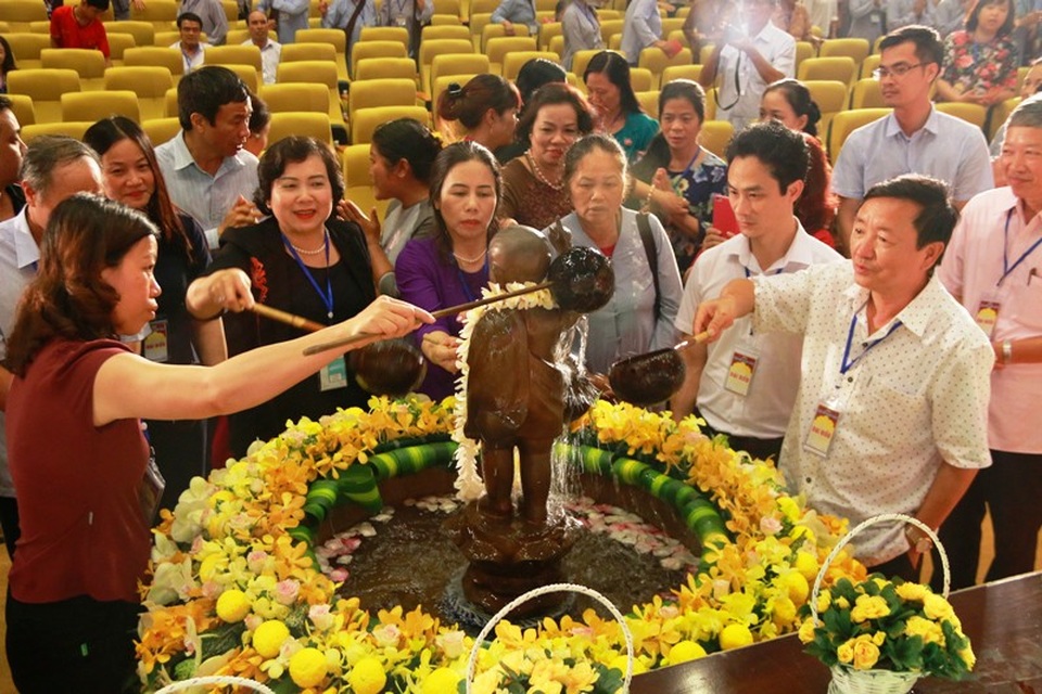 Linh thiêng lễ tắm Phật tại ngôi chùa lớn nhất Việt Nam - 9 Linh thiêng lễ tắm Phật tại ngôi chùa lớn nhất Việt Nam - 9