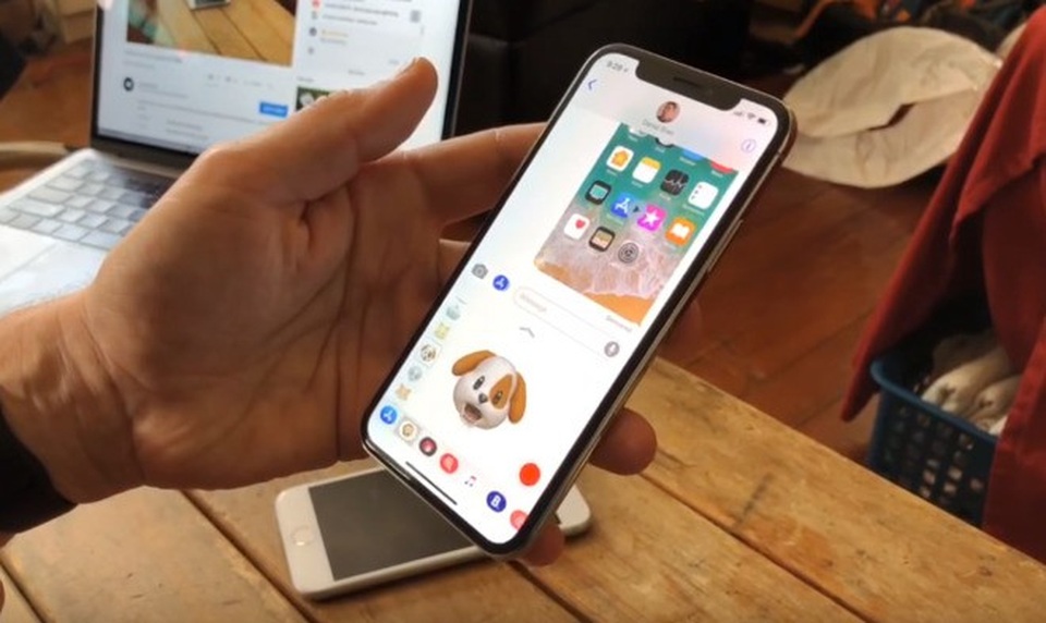 Apple rớt xuống thứ 4 trong bảng xếp hạng các công ty lớn nhất ở Mỹ - 1 iPhone X - dòng điện thoại flag-ship mới nhất của Apple.