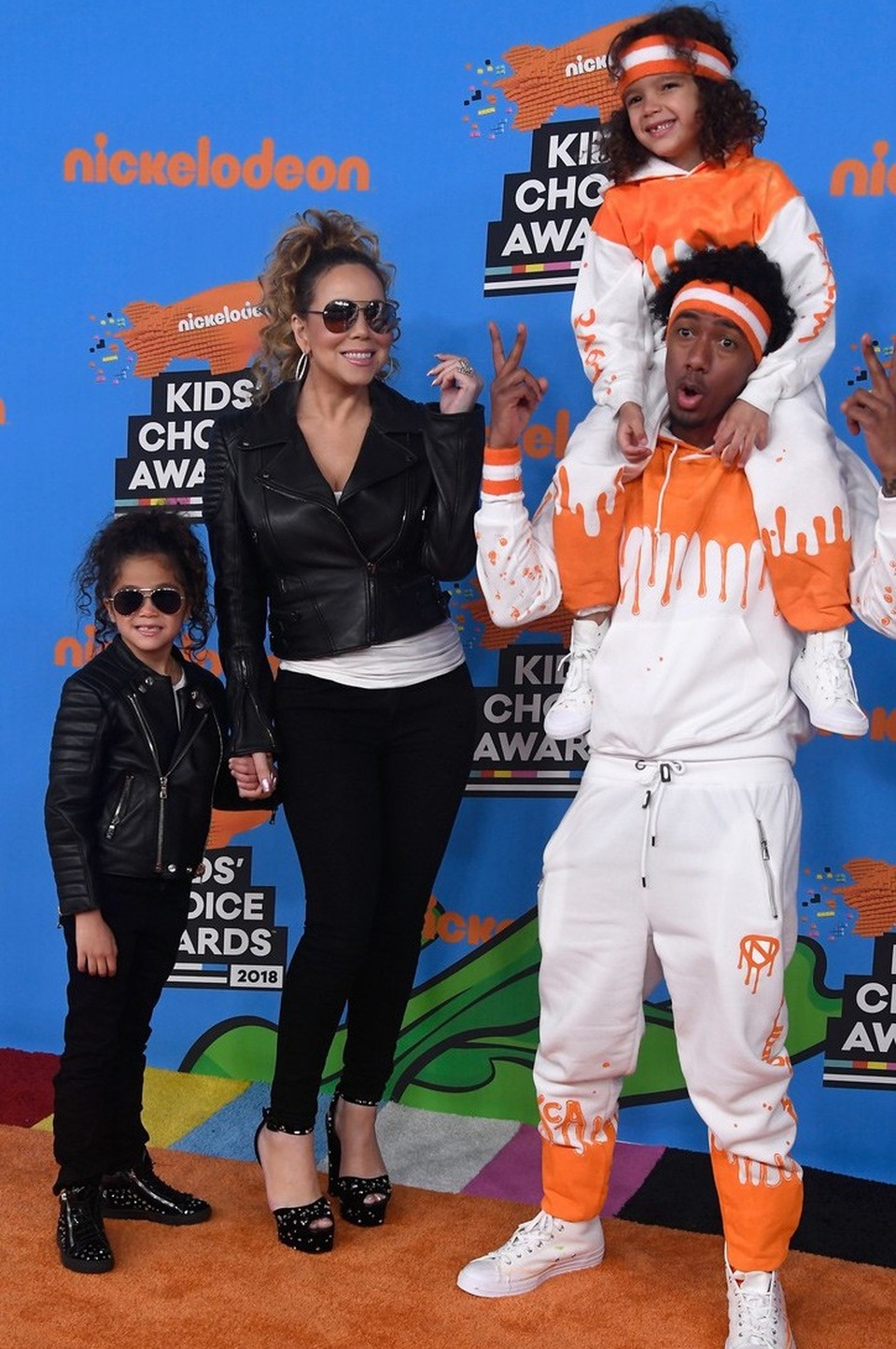 
Không còn chung sống nhưng Mariah và chồng cũ, Nick Canon, vẫn đối xử lịch sự và văn minh với nhau. Tháng 3 vừa rồi, họ đoàn tụ như một gia đình khi cùng nhau tham dự một sự kiện ở Mỹ.
