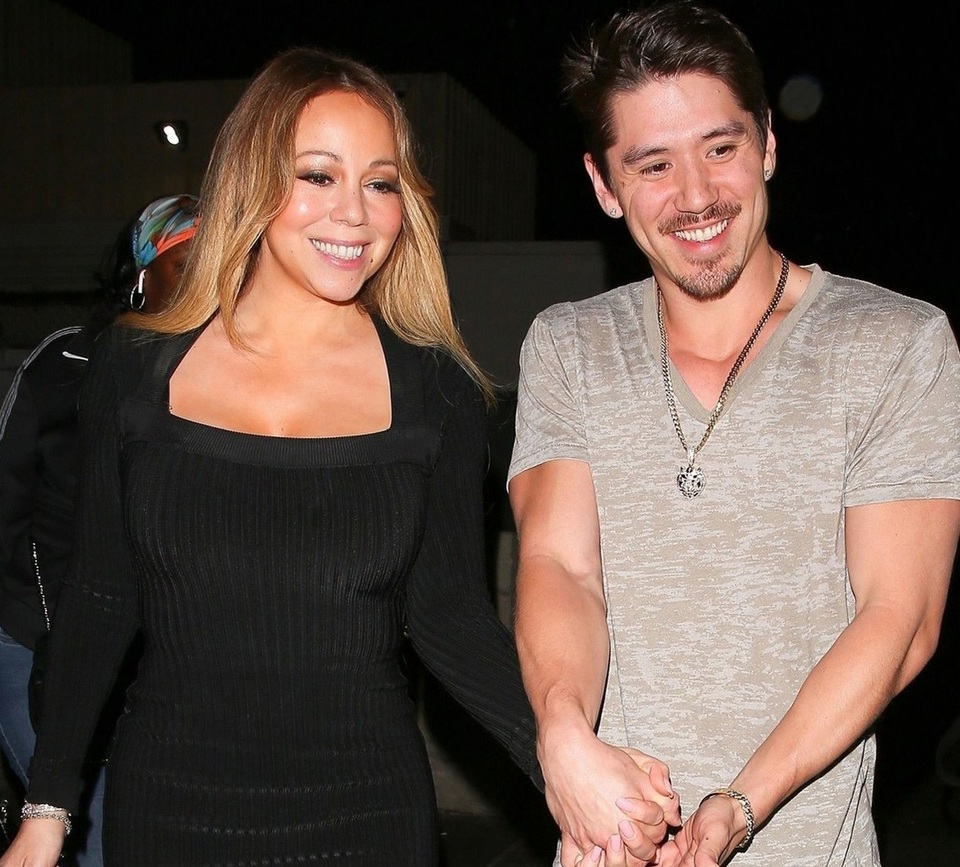 
Cách đây 1 tháng, Mariah Carey đã đứng ra tổ chức sinh nhật cho bạn trai. Cô từng trải qua hai cuộc hôn nhân buồn bã, thất vọng. Tuy nhiên, Mariah Carey đã tìm lại niềm tin vào cuộc sống. Cô quay lại phòng thu và đang thực hiện một album mới.
