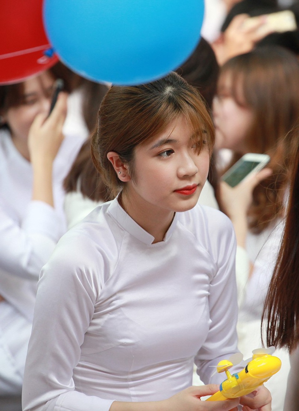 Những nữ sinh xinh đẹp tỏa sáng trong lễ bế giảng THPT Phan Đình Phùng - 11