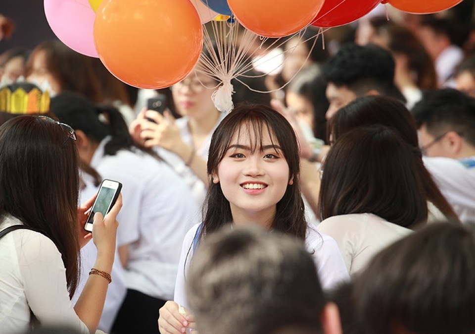 Những nữ sinh xinh đẹp tỏa sáng trong lễ bế giảng THPT Phan Đình Phùng - 9