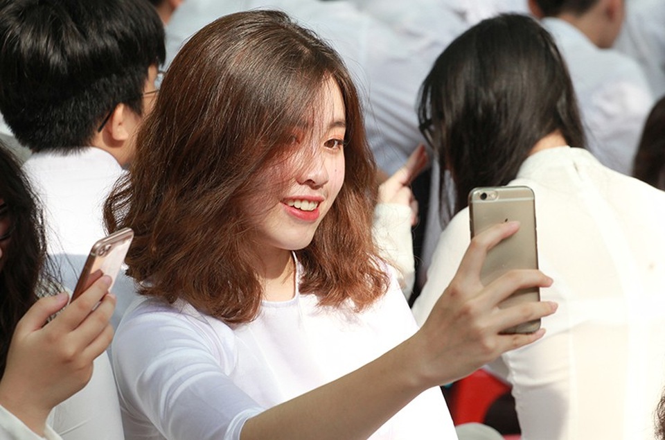 Những nữ sinh xinh đẹp tỏa sáng trong lễ bế giảng THPT Phan Đình Phùng - 8