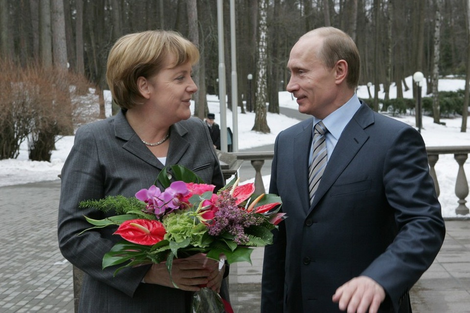 Bó hoa gây tranh cãi của Tổng thống Putin tặng Thủ tướng Đức - 3 Bó hoa ông Putin tặng bà Merkel trong cuộc gặp năm 2008. (Ảnh: Sputnik)