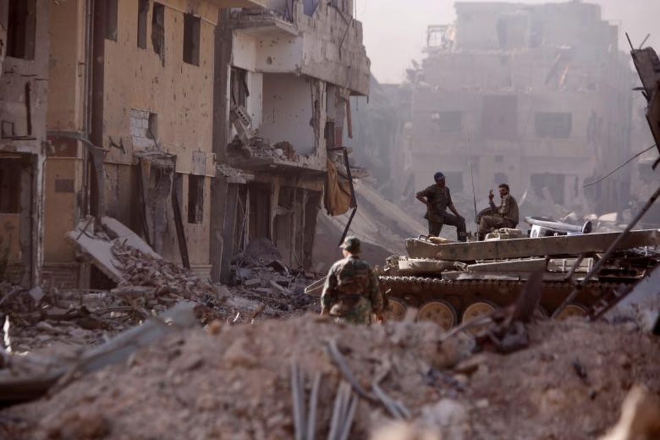 Thủ đô Syria hoang tàn sau 7 năm chìm trong bom đạn - 5 Cuộc chiến kéo dài hơn 7 năm ở Syria khiến hơn 400.000 người thiệt mạng và mất tích. Hơn một nửa trong số 22 triệu dân Syria phải bỏ nhà cửa.