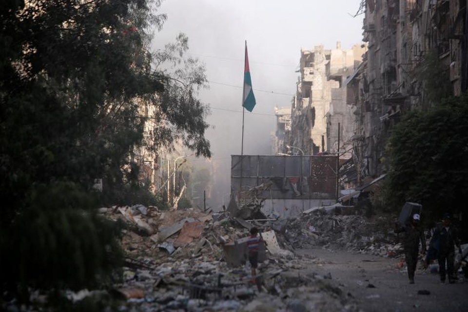 Thủ đô Syria hoang tàn sau 7 năm chìm trong bom đạn - 6 Cảnh tượng đổ nát tại trại tị nạn Yarmouk của người Palestine ở Damascus. Đây cũng là nơi sinh sống của người Syria và từng là mục tiêu tấn công của phiến quân.