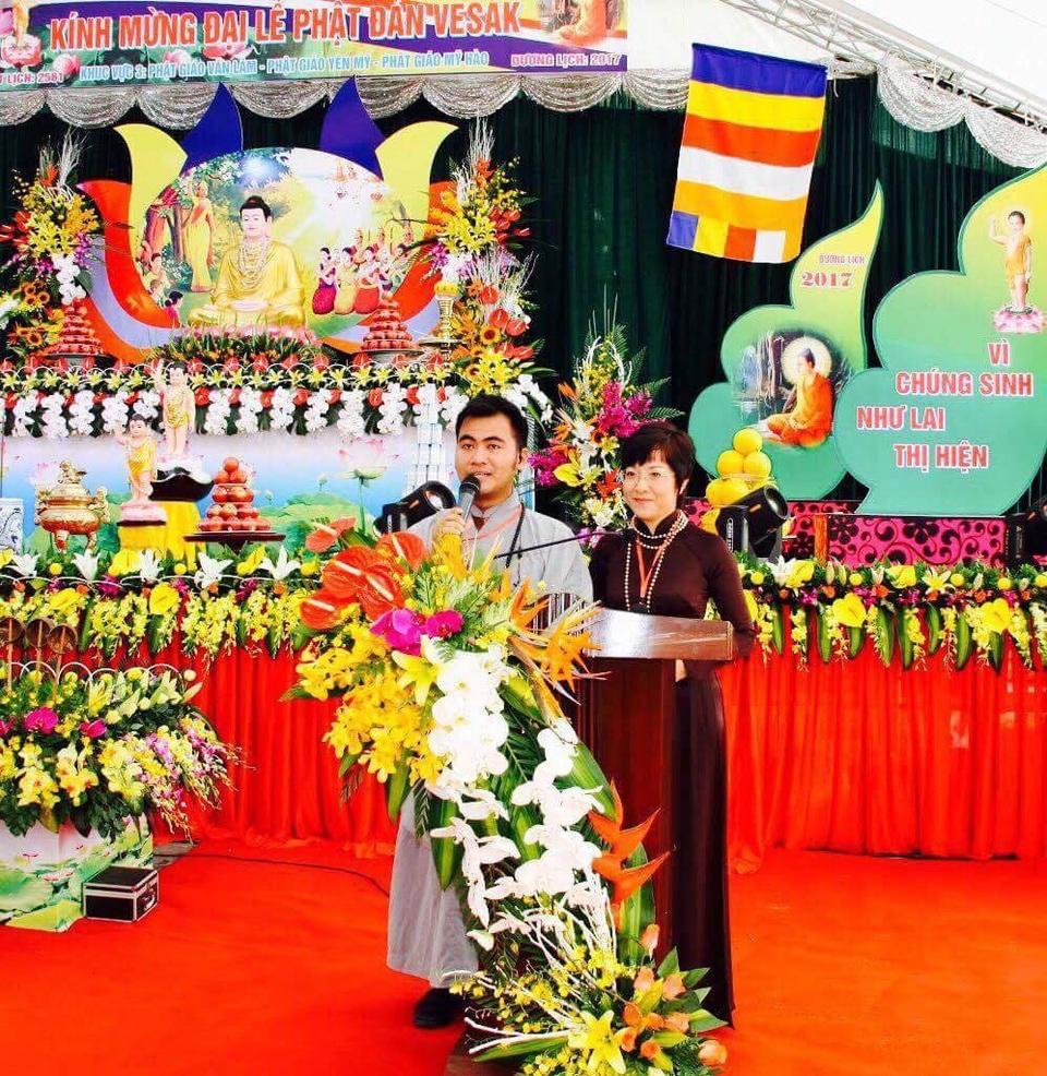 MC Thảo Vân và cư sĩ Tịnh Khoa: Sự kết hợp hài hòa của 2 MC - 1 MC Thảo Vân và cư sĩ Tịnh Khoa: Sự kết hợp hài hòa của 2 MC - 1