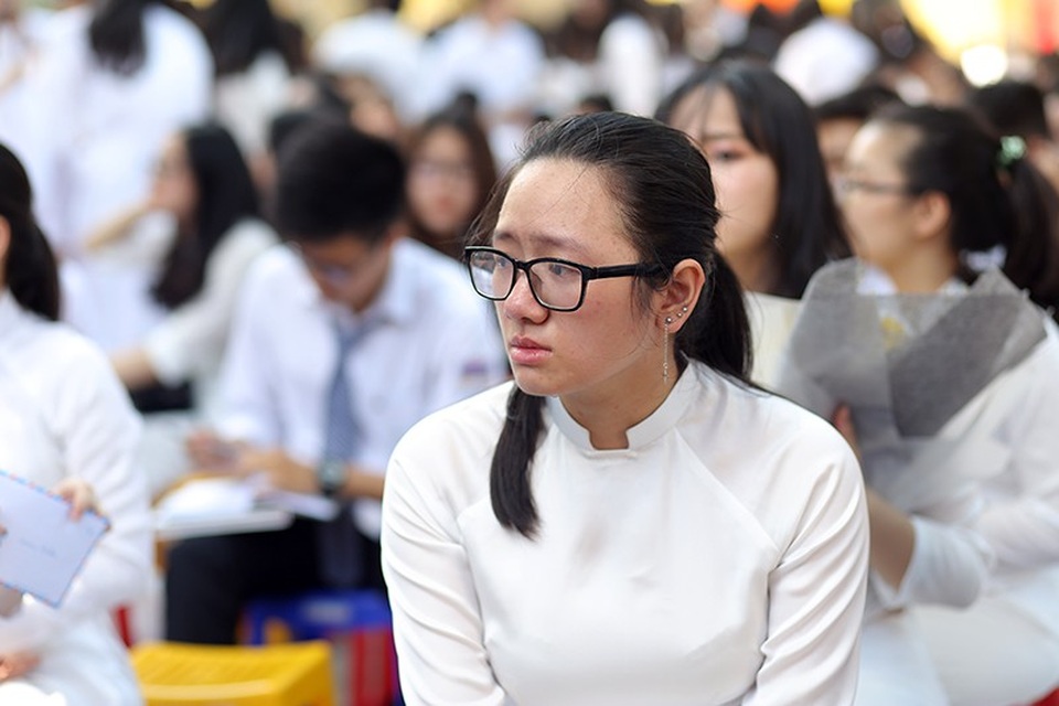 Lễ bế giảng xúc động của học sinh Trường THPT Chu Văn An - 10 Lễ bế giảng xúc động của học sinh Trường THPT Chu Văn An - 10