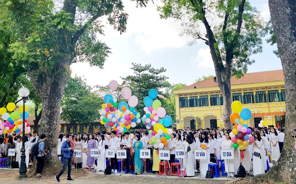 Lễ bế giảng xúc động của học sinh Trường THPT Chu Văn An - 2 Các học sinh lớp 12 tề tựu trong buổi lễ đặc biệt.