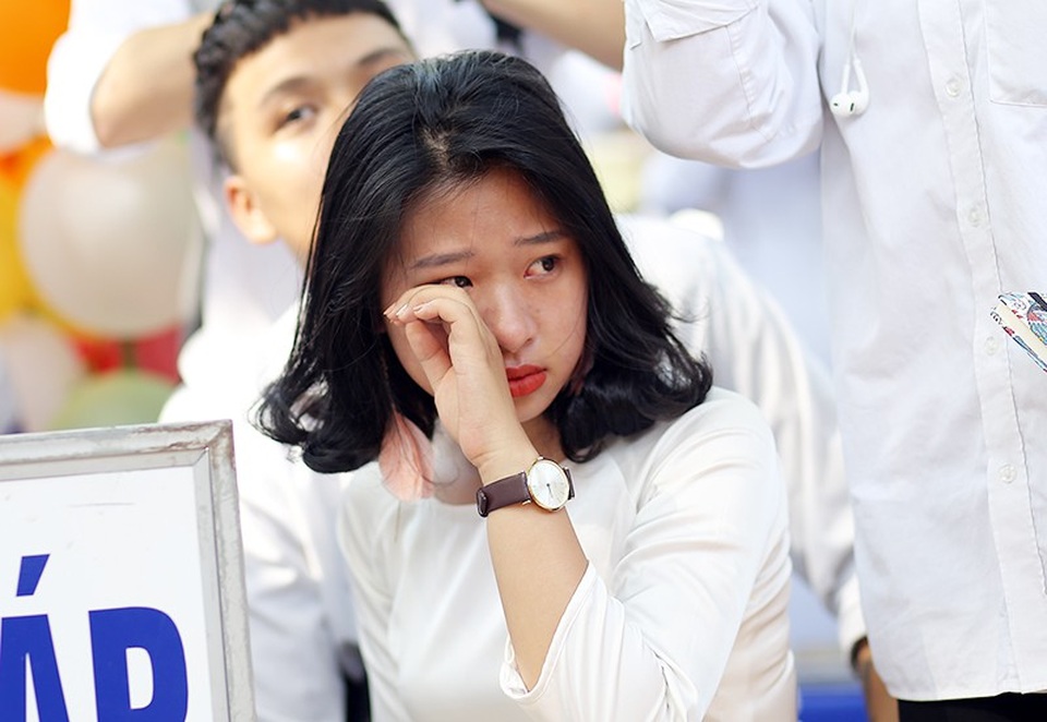 Lễ bế giảng xúc động của học sinh Trường THPT Chu Văn An - 8 Lễ bế giảng xúc động của học sinh Trường THPT Chu Văn An - 8