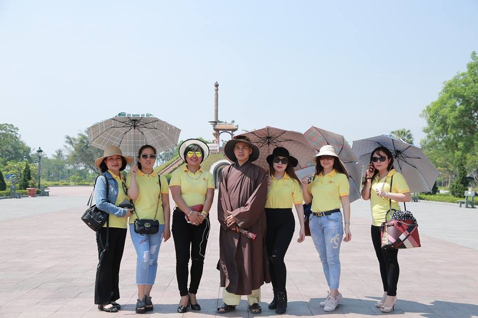 Chị em Bwon hào hứng làm thiện nguyện - 1 Chị em Bwon hào hứng làm thiện nguyện - 1