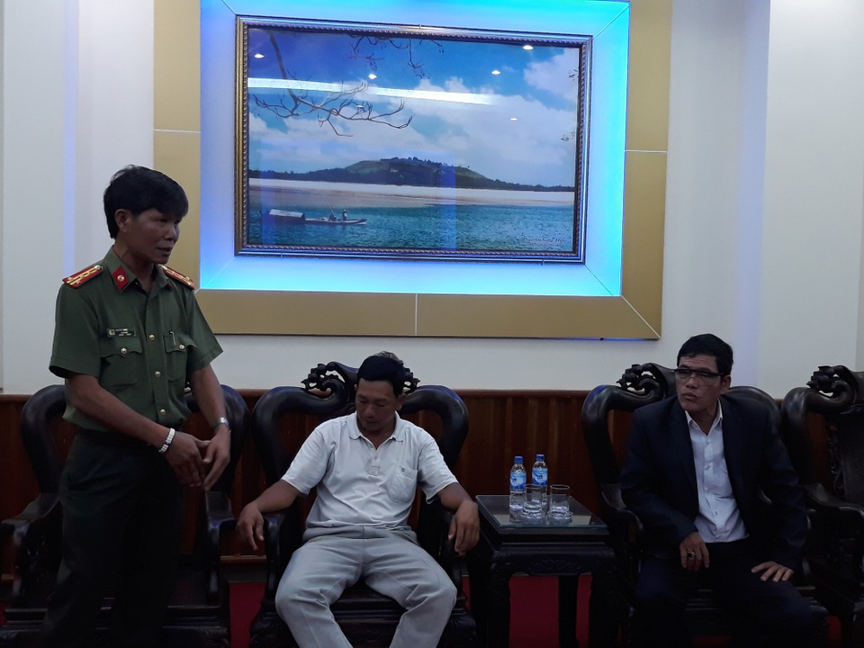 Đại tá Nguyễn Thanh Trang - Giám đốc Công an tỉnh Quảng Ngãi đối thoại với người nhà ông Nguyễn Một