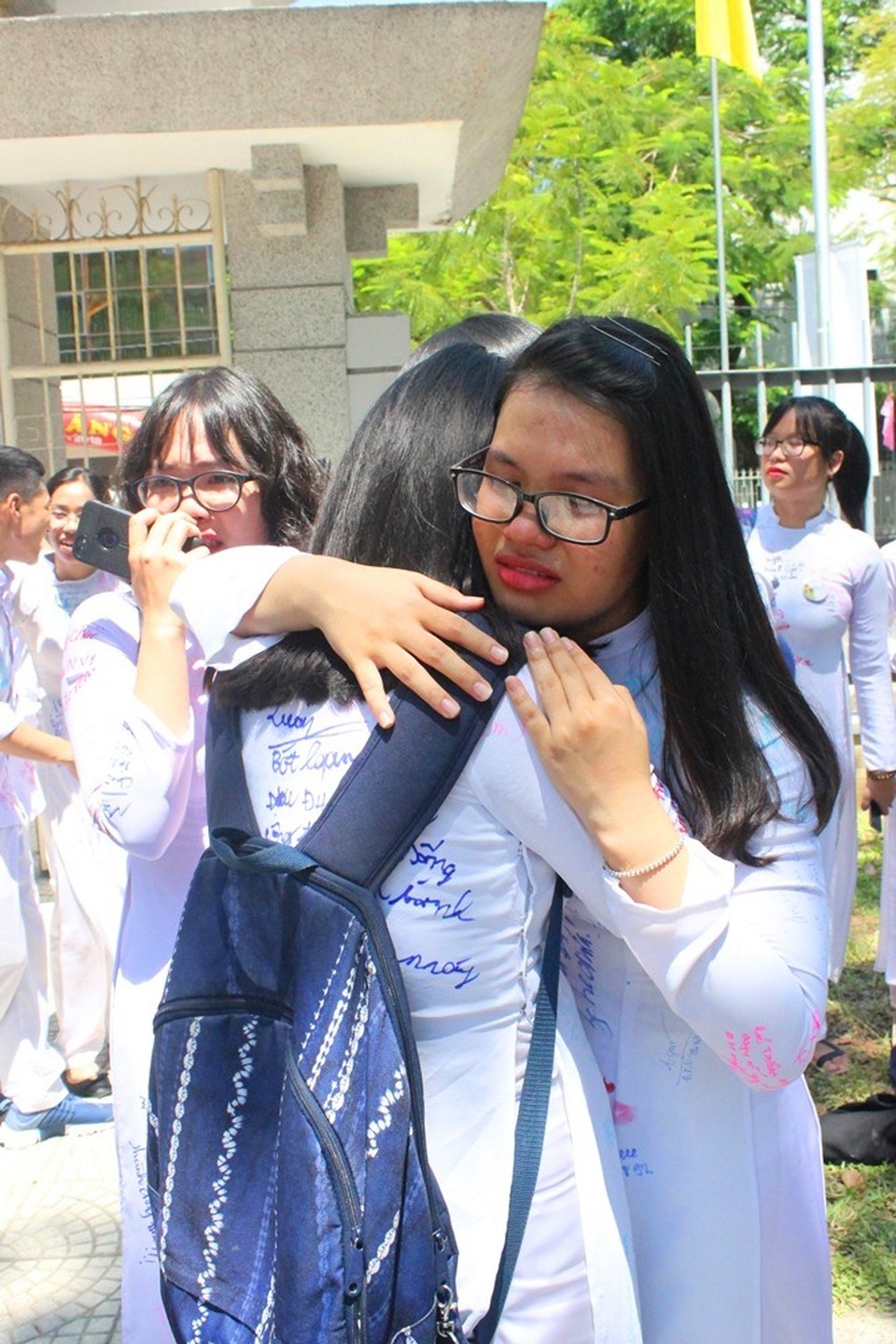 Học trò lớp 12 luyến lưu ngày chia tay tuổi học trò - 6 Những giọt nước mắt luyến lưu thời học trò