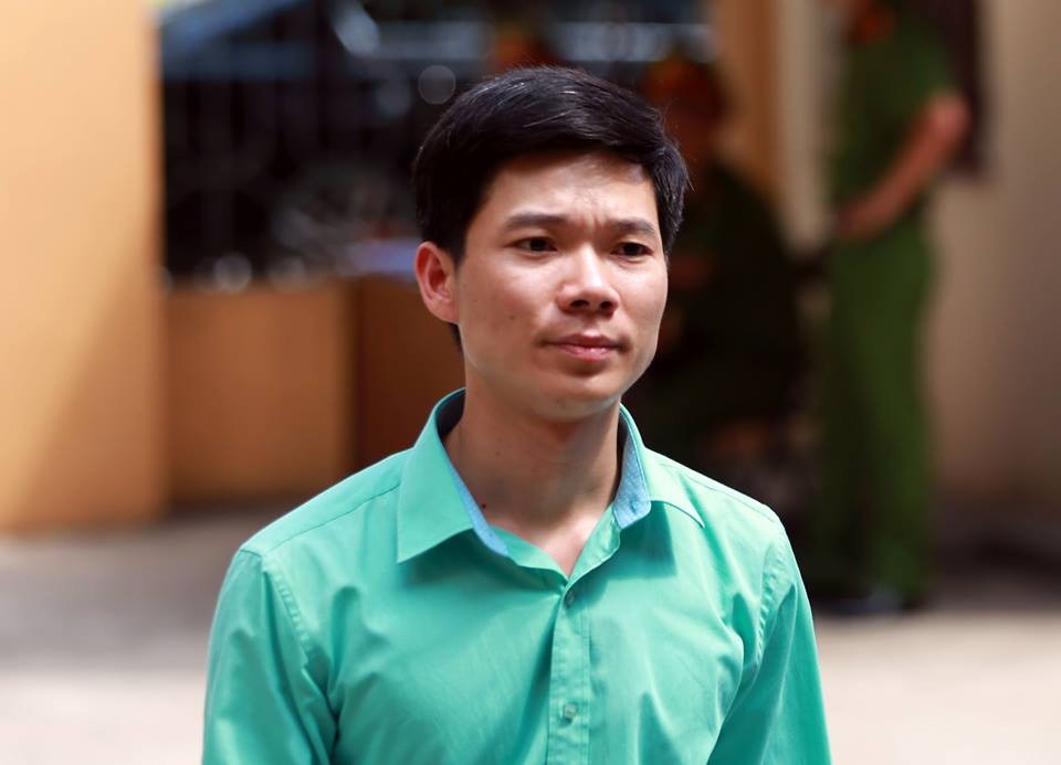 Xét xử vụ chạy thận tử vong: Nhân chứng thay đổi lời khai có lợi cho Hoàng Công Lương - 3 Bị cáo Hoàng Công Lương đến tòa chiều nay (23/5).