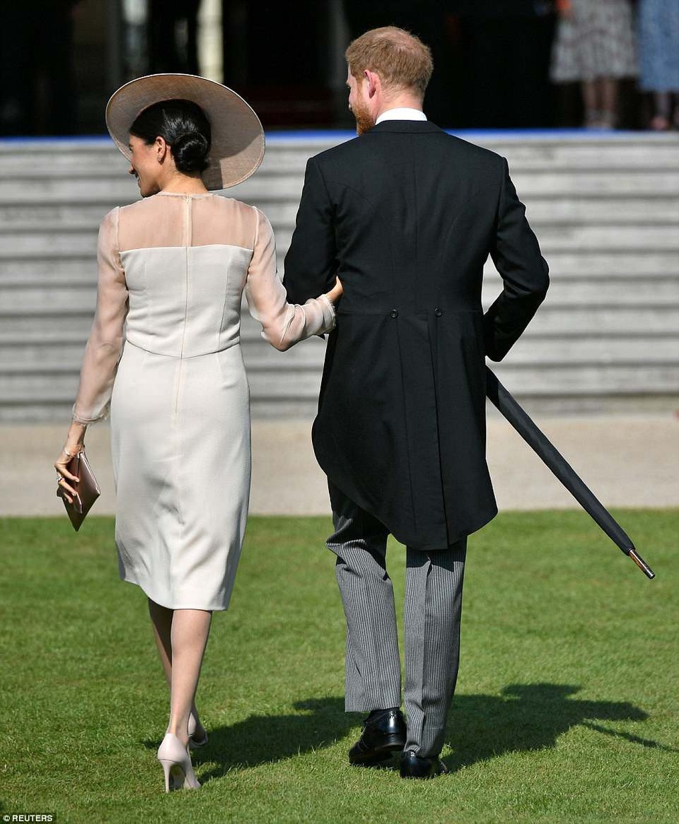 Công nương Meghan Markle thanh lịch tái xuất - 3
Cô được khen hết lời vì phong cách thời trang phù hợp với hoàng gia