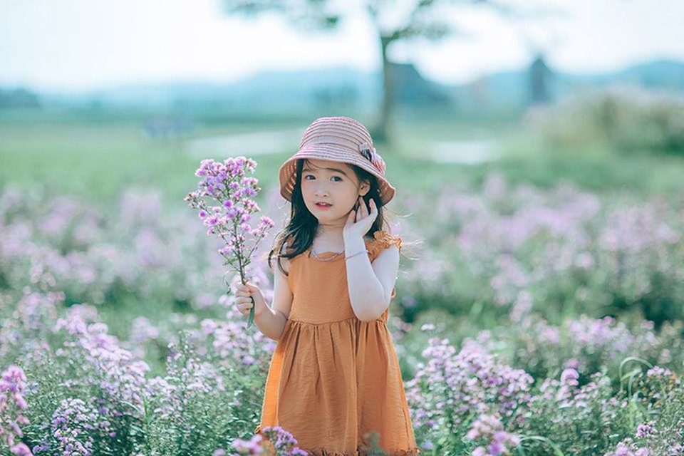 Hình ảnh "không thể không yêu" của bé gái 5 tuổi trước ống kính máy ảnh - 5 Những hình ảnh “không thể không yêu” với nét đáng yêu, xinh xắn như thiên thần của bé Minh Châu.