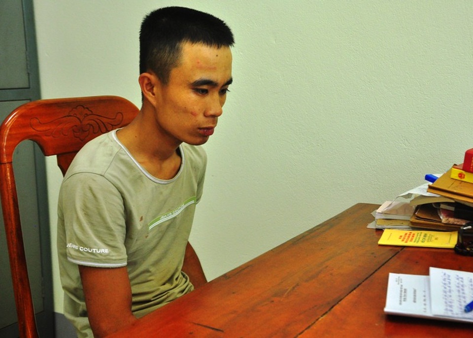 Bị phát hiện trộm tài sản, nghi phạm dùng dao tấn công chủ nhà - 1 Đối tượng tại cơ quan điều tra