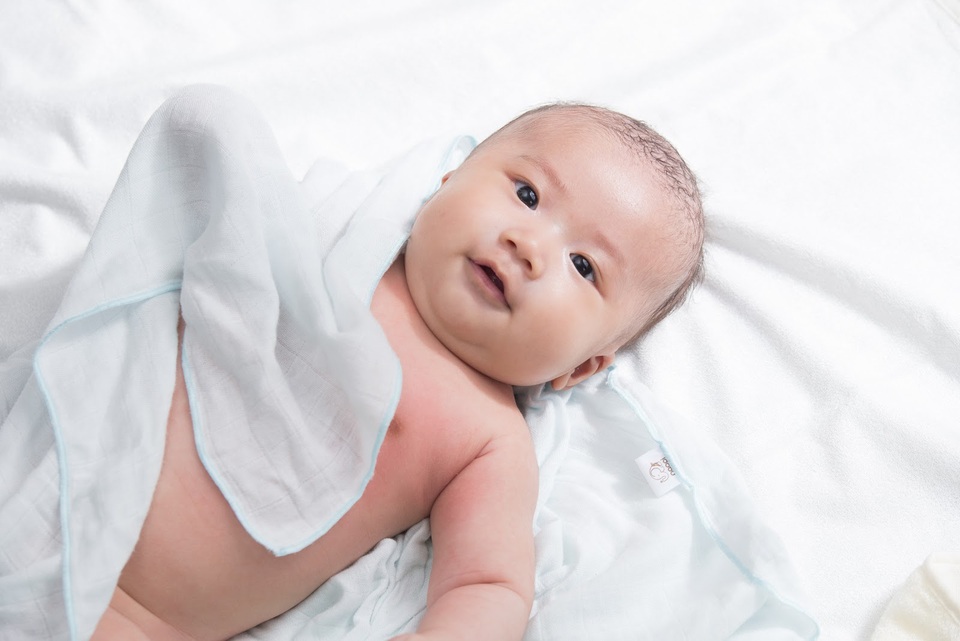 Kinh nghiệm chọn khăn "không phí 1 xu" cho bé mùa hè - 1 Chất liệu khăn mềm mịn, thấm hút tốt cho bé cảm giác mát rượi khi hè về