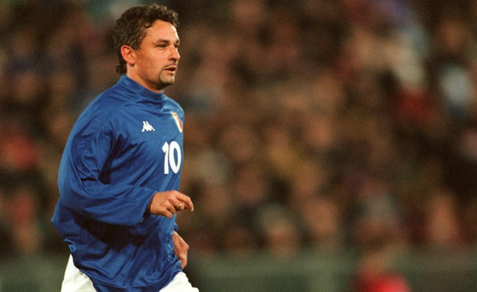Cũng như Gascoigne, Roberto Baggio đã bước qua thời kỳ đỉnh cao vào năm 2002. Dù chơi tốt trong màu áo Brescia nhưng anh vẫn không được HLV Giovanni Trapattoni triệu tập bởi ông muốn ưu tiên cho lớp trẻ.