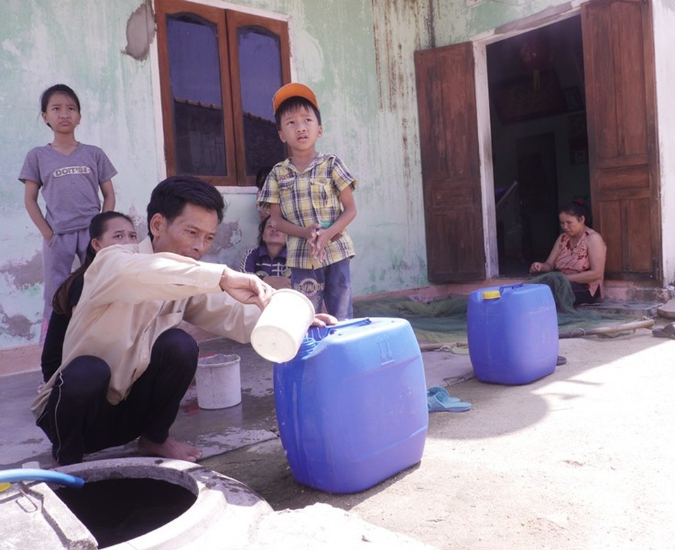 Người dân phải dùng nước rất tiết kiệm.