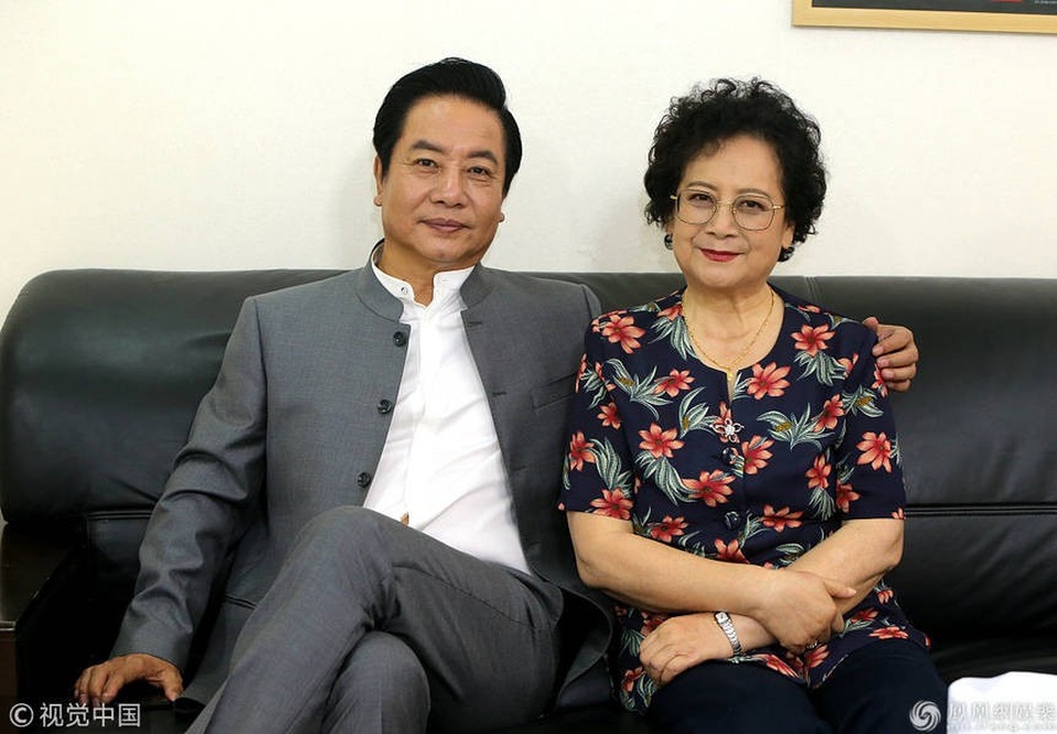 Đường Tăng và Quan Âm Bồ Tát hội ngộ sau 32 năm - 2
Cả hai đều được biết tới sau khi góp mặt trong bộ phim Tây Du Ký (1986). Sau hơn 30 năm, đây vẫn được xem là phiên bản Tây Du Ký thành công nhất của điện ảnh Hoa ngữ. Dàn diễn viên trong phim đều đã có tuổi nhưng vẫn khiến fan có nhiều cảm xúc khi gặp lại.