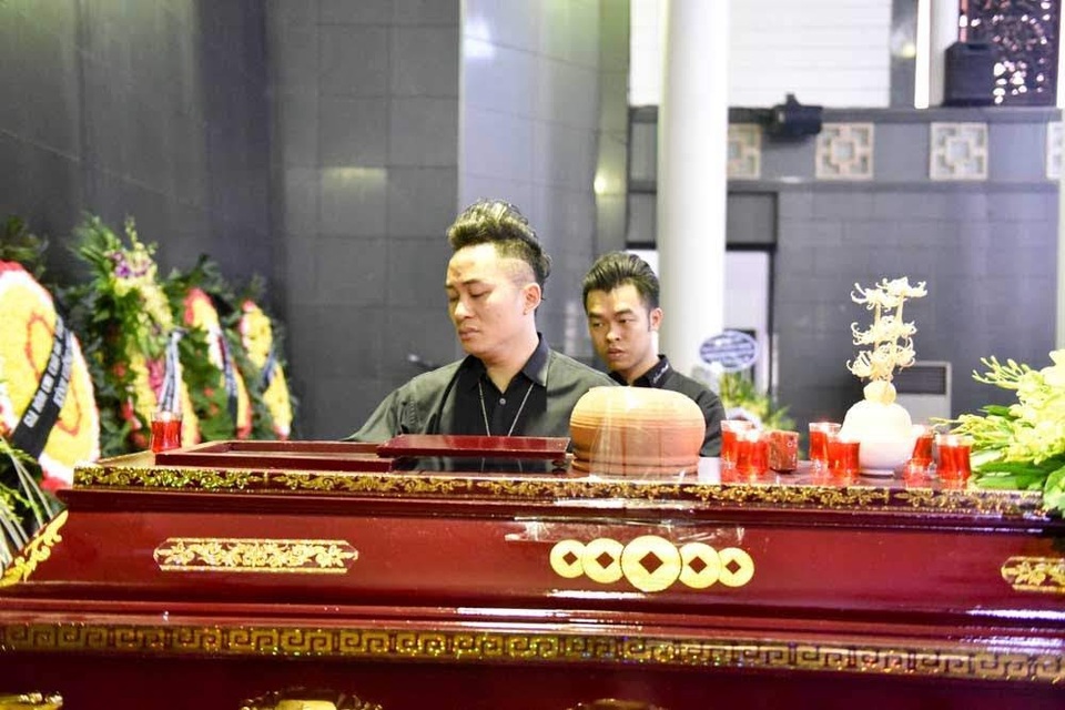 Giai điệu “Nơi đảo xa” tiễn đưa nhạc sĩ Thế Song trở về cát bụi - 5 Ca sĩ Tùng Dương.