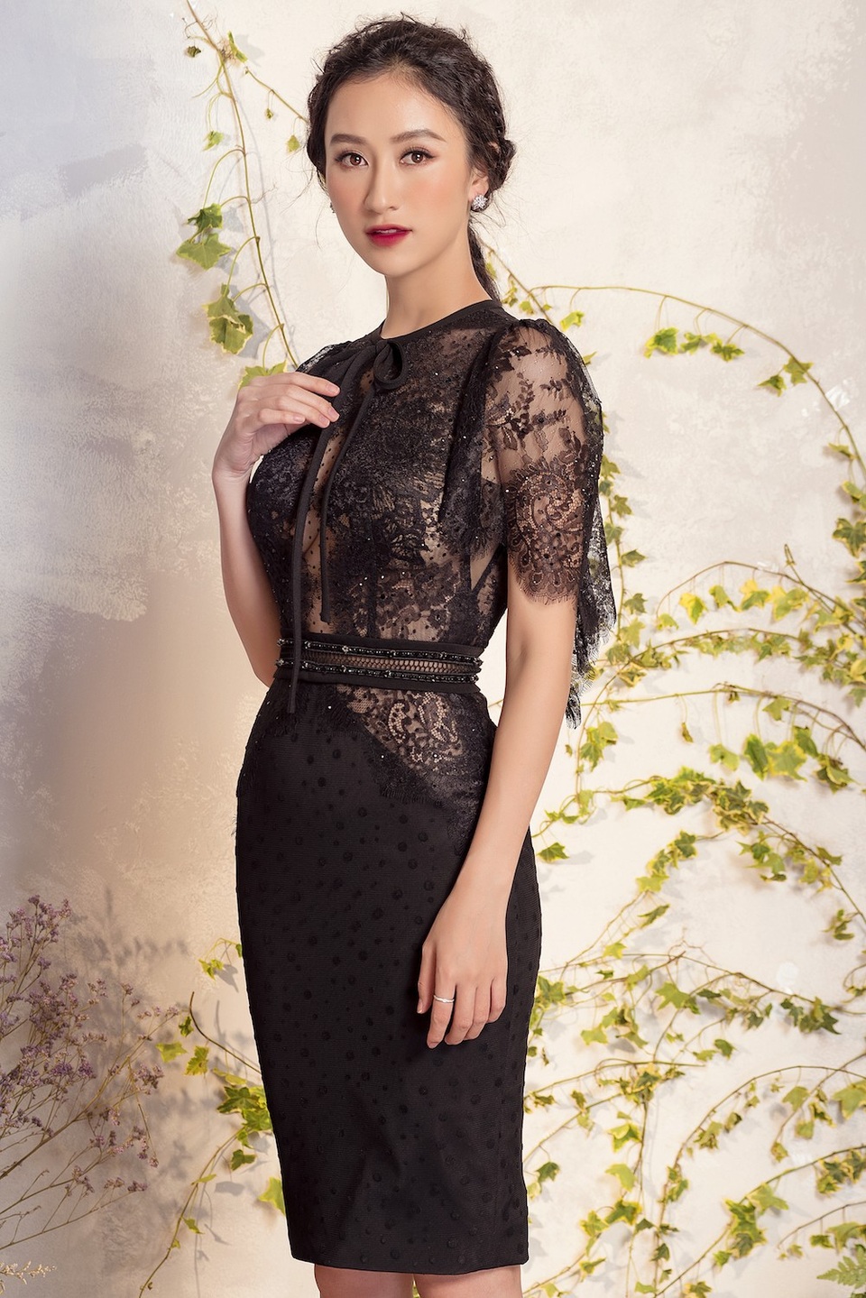 Hà Thu chia sẻ, năm nay cô tham gia vào một thử thách mới, trải nghiệm khả năng diễn xuất.