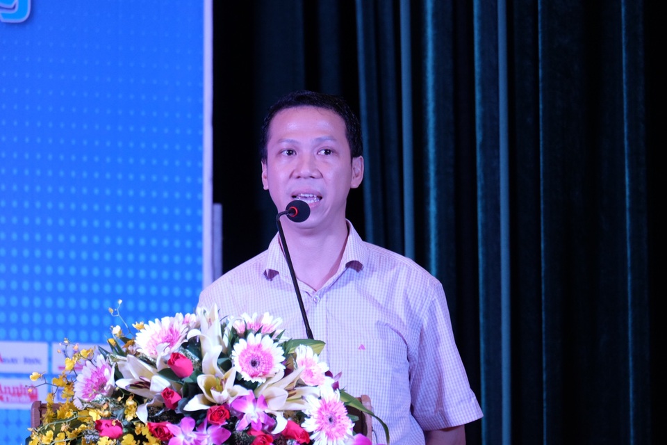 Giao lưu Nhân tài Đất Việt 2018 tại Đà Nẵng: Bí quyết nào để startup thành công? - 4 Ông Đỗ Văn Long - Giám đốc Chiến lược Infinity Blockchain Lab chia sẻ đến các sinh viên Đà Nẵng về xu thế sáng tạo trên nền tảng Blockchain và những cơ hội thành công cho sinh viên