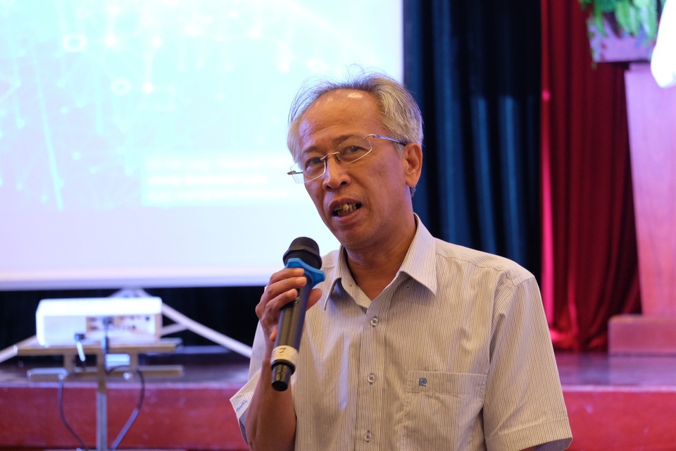 Giao lưu Nhân tài Đất Việt 2018 tại Đà Nẵng: Bí quyết nào để startup thành công? - 8
TS Nguyễn Long cho rằng, để thành công bạn trẻ cần nắm bắt chắc chắn những kiến thức nền tảng.