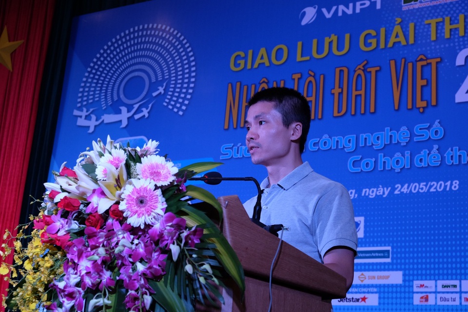 Giao lưu Nhân tài Đất Việt 2018 tại Đà Nẵng: Bí quyết nào để startup thành công? - 1
Ông Phạm Tuấn Anh - Phó Tổng Biên tập Báo Dân trí, Phó Trưởng Ban Tổ chức Giải thưởng Nhân tài Đất Việt 2018 phát biểu trong buổi giao lưu chủ đề Sức mạnh công nghệ số - Cơ hội để thành công tại Đà Nẵng.
