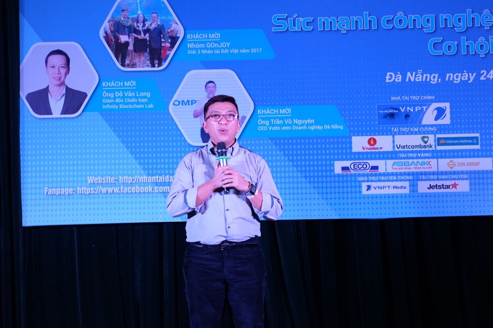 Giao lưu Nhân tài Đất Việt 2018 tại Đà Nẵng: Bí quyết nào để startup thành công? - 3
Ông Trần Vũ Nguyên - CEO Vườn ươm Doanh nghiệp Đà Nẵng chia sẻ đến các bạn trẻ những startup thành công ngay tại Đà Nẵng với doanh số lên đến hàng triệu đô la Mỹ