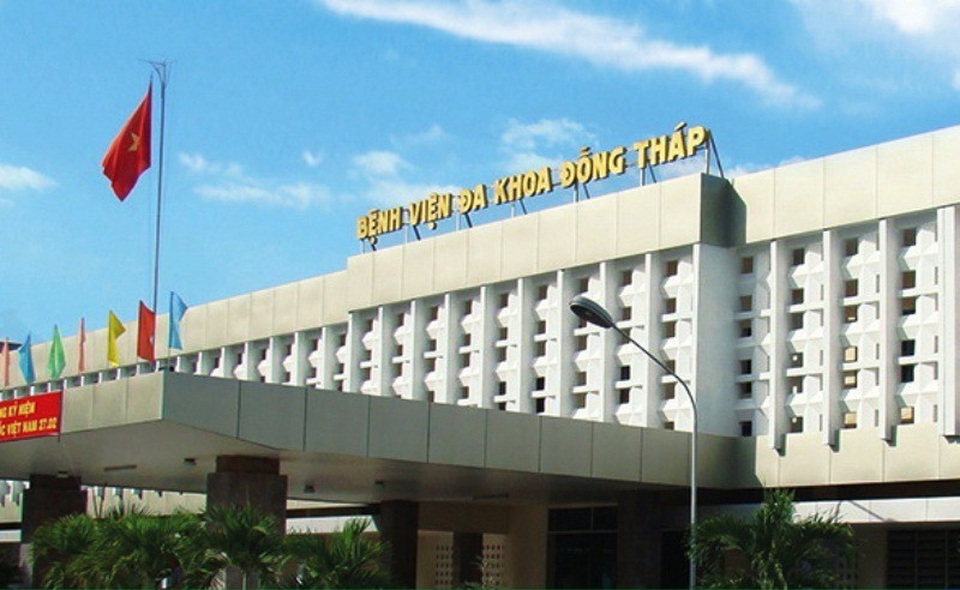 Khiển trách phẫu thuật viên vì bỏ sót gạc trong bụng bệnh nhân - 1 Thời gian gần đây, tại Khoa Ngoại tổng hợp Bệnh viện Đa khoa Đồng Tháp liên tục mắc nhiều sai sót trong những ca phẫu thuật làm bệnh nhân và người nhà bức xúc