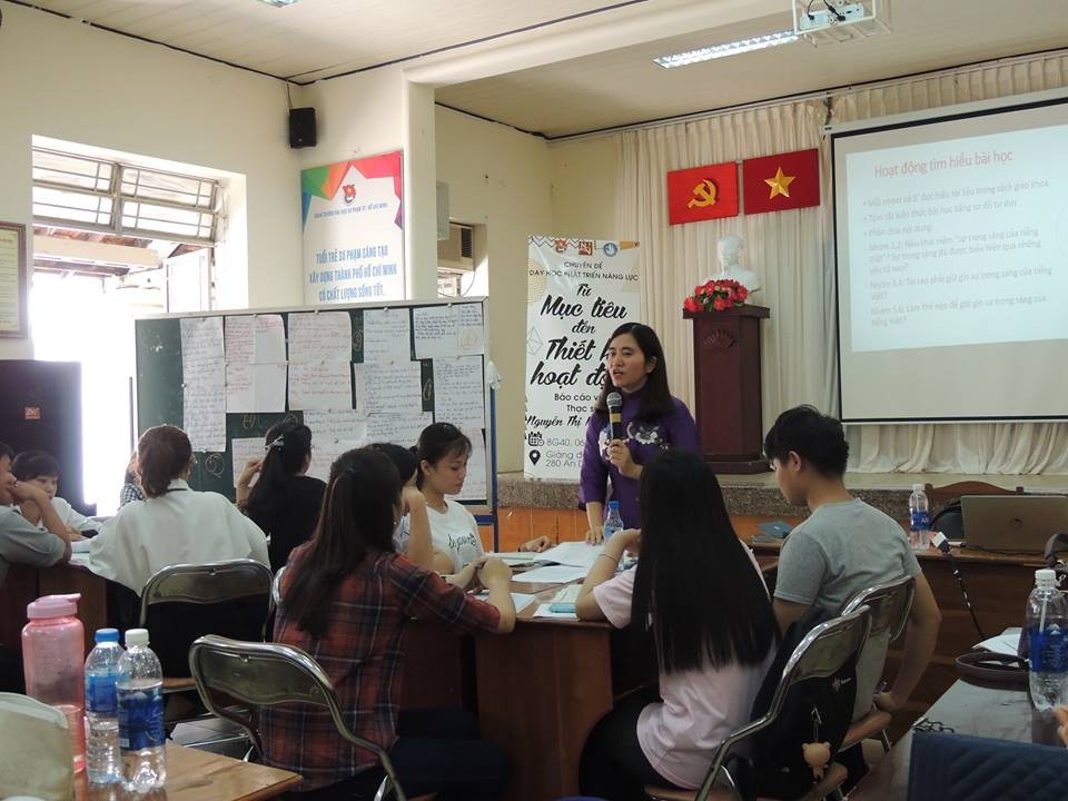Tâm sự của cô giáo dặn học sinh “Hãy là người bình thường tử tế” - 3
Hiện nay, cô Nguyễn Minh Ngọc đang tham gia vào việc truyền lửa cho sinh viên khoa Văn ở TPHCM. (Ảnh: Hoài Nam)