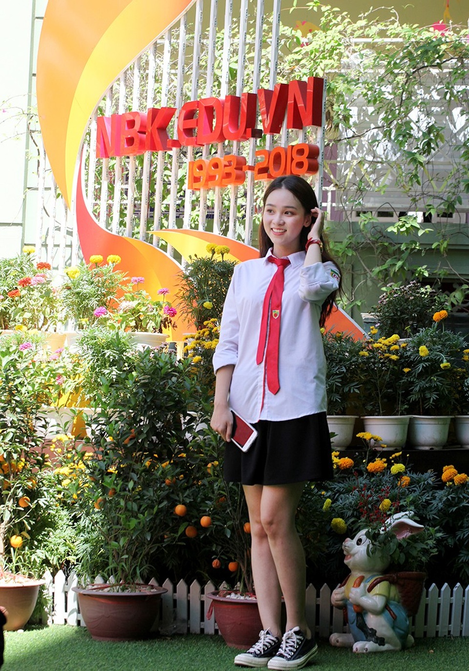 Những cô gái xinh xắn trong lễ bế giảng rợp sắc vàng trường Nguyễn Bỉnh Khiêm - 9 Nguyễn Ngọc Anh - hot girl làng mẫu ảnh Hà thành cũng là học sinh Nguyễn Bỉnh Khiêm. Cô đang học lớp 11.