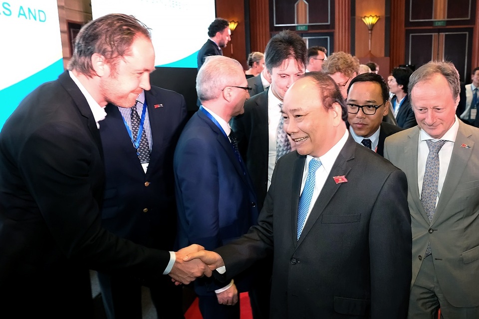 Thủ tướng Nguyễn Xuân Phúc gặp gỡ các đại biểu đến từ châu Âu tại Hà Nội