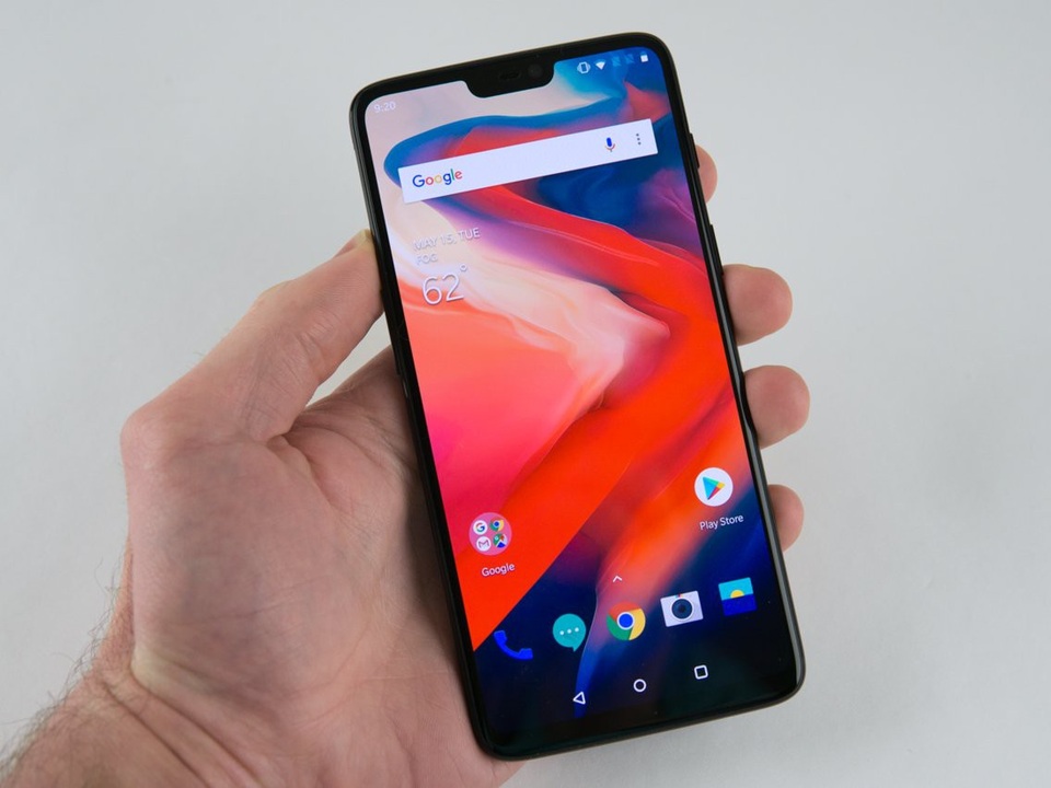 Lần đầu tiên có smartphone khiến người ta xếp hàng đông hơn cả iPhone - 5 OnePlus 6 theo xu thế thiết kế tai thỏ đặc trưng từ iPhone X.