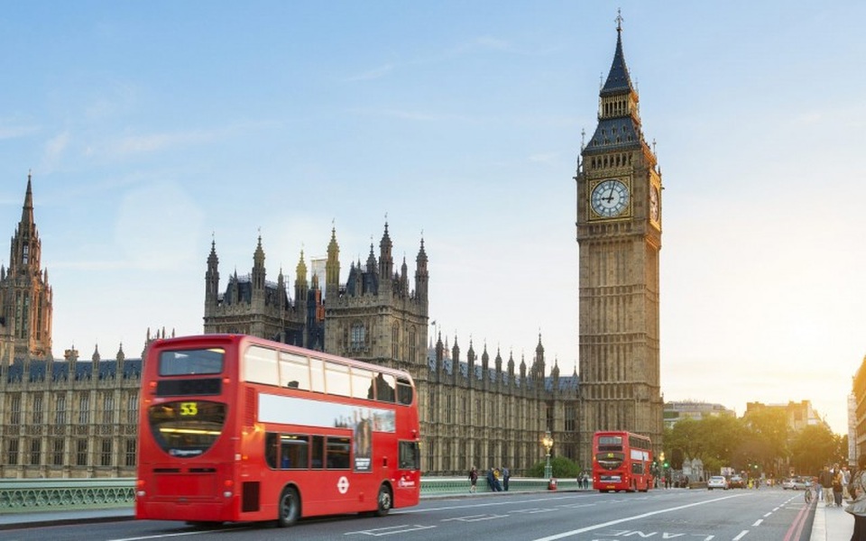 Bật mí thời điểm vàng đặt tour du lịch hè 2018 - 1 Tháp đồng hồ Big Ben một trong những biểu tượng của xứ sở sương mù.