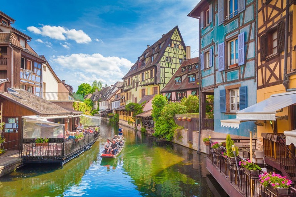 Bật mí thời điểm vàng đặt tour du lịch hè 2018 - 2 Colmar được mệnh danh là một trong những ngôi làng đẹp nhất nước Pháp