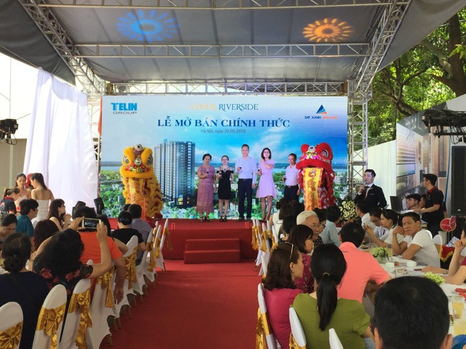 Vừa mở bán Amber Riverside, khách hàng đã nườm nượp “đặt chỗ” - 1 Lễ mở bán chính thức Amber Riverside thu hút đông đảo khách hàng tham dự