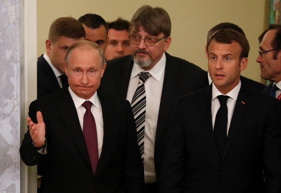 Cử chỉ lịch thiệp của ông Putin khi đón phu nhân Tổng thống Pháp - 6 Tổng thống Macron cho biết Nga và Pháp có thể duy trì đối thoại và tìm ra giải pháp cho các vấn đề toàn cầu như tình hình ở Ukraine, Trung Đông, Iran và Syria.