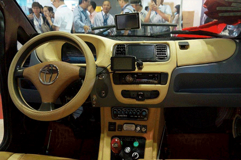 Khai mạc triển lãm Saigon Autotech 2018 - 2 Mẫu xe điện chế tạo từ các linh kiện xe cũ của ông Trần Minh Tâm