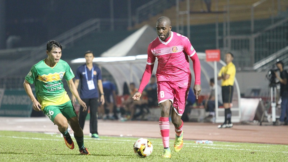 Thủ môn mắc sai lầm, Sài Gòn FC thua đau Cần Thơ - 1 Ngoại binh Dugary thi đấu khá mờ nhạt trong màu áo Sài Gòn FC (ảnh: Trọng Vũ)
