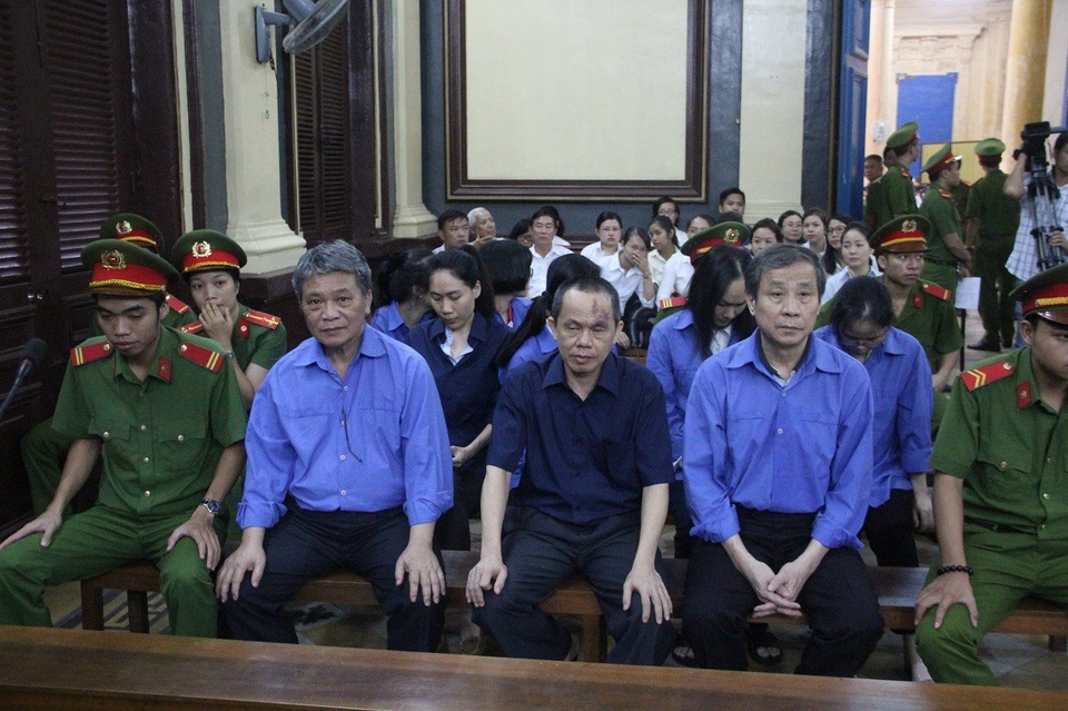 Ngân hàng Xây Dựng yêu cầu Phương Trang trả hơn 27.000 tỉ đồng - 1 Các bị cáo tại phiên tòa.